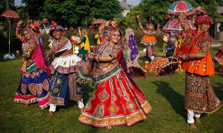 Traditional Dress in Gujarat for Female and Male